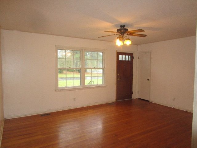 115 W Langdon Ave, Smithfield, NC 27577