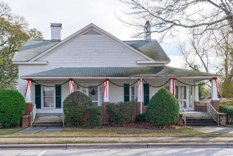 115 S Salem St, Apex, NC 27502