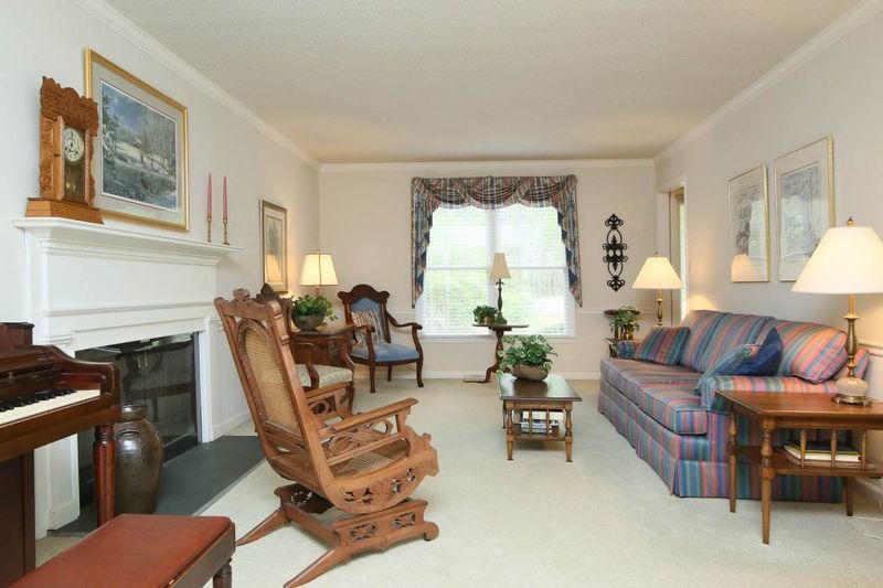 115 Timberlyne Ct, Chapel Hill, NC 27514