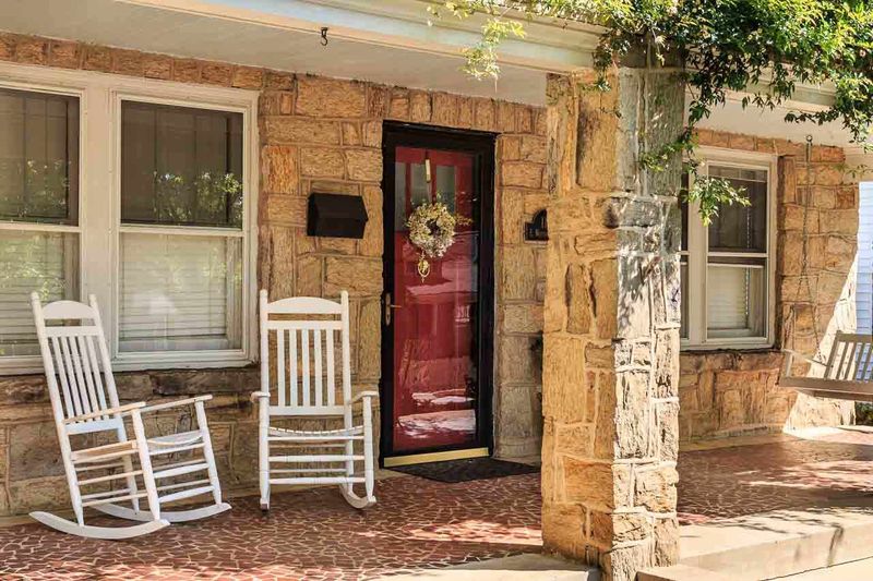 115 E Whitaker Mill Rd E, Raleigh, NC 27608