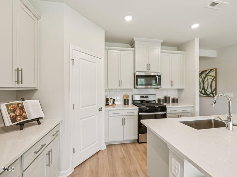 1151 Winding Spring Dr, Mebane, NC 27302