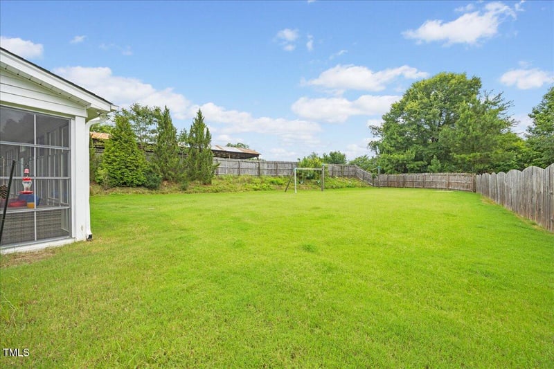 1152 Summer Meadow Dr, Fuquay Varina, NC 27526
