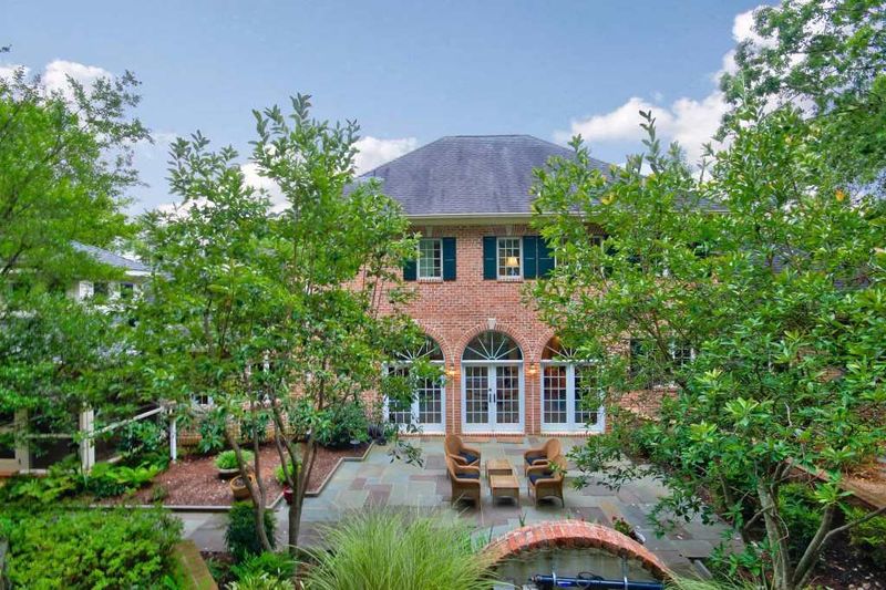 11520 Governors Dr, Chapel Hill, NC 27517