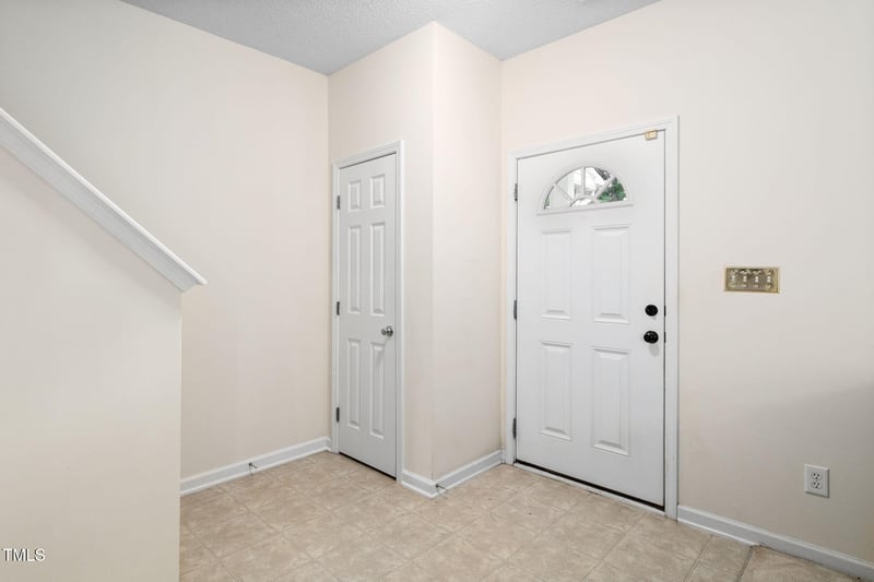 116 Cline Falls Dr, Holly Springs, NC 27540