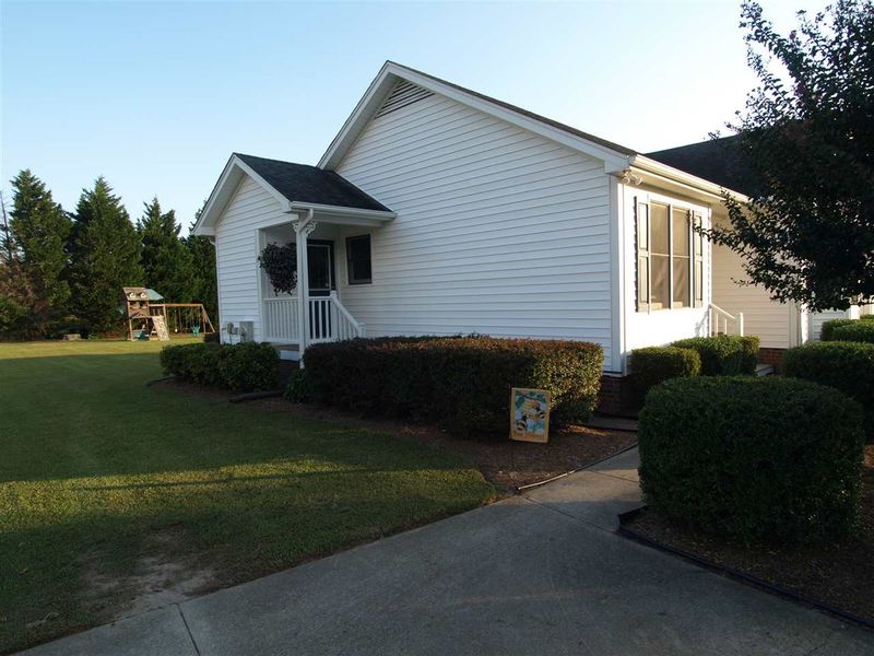 116 Creekstone Dr, Benson, NC 27504