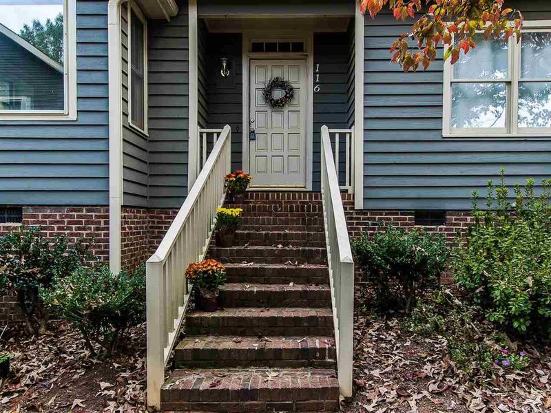 116 Loch Bend Ln, Cary, NC 27518