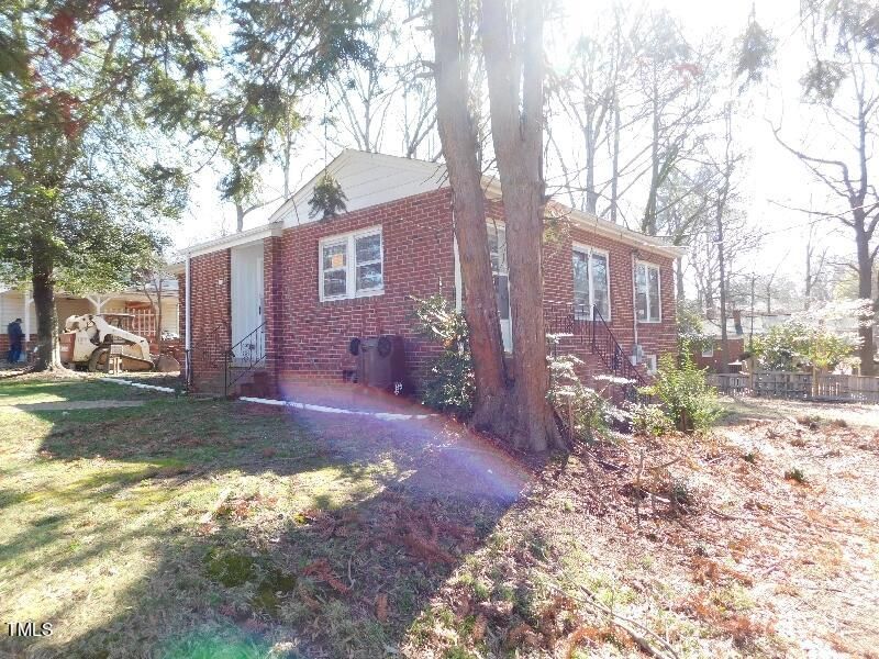 116 Mcgill St, Sanford, NC 27330