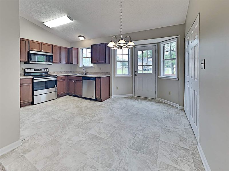 116 Pineview Dr, Zebulon, NC 27597