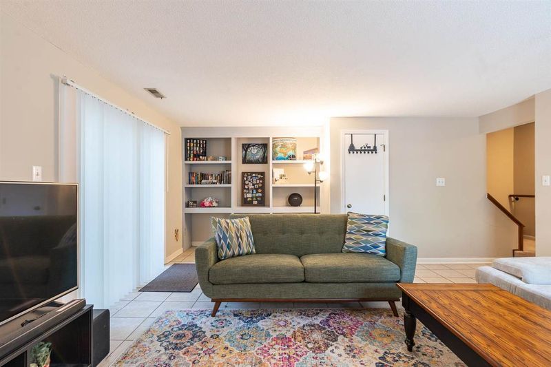 116 Taylors Pond Dr, Cary, NC 27513