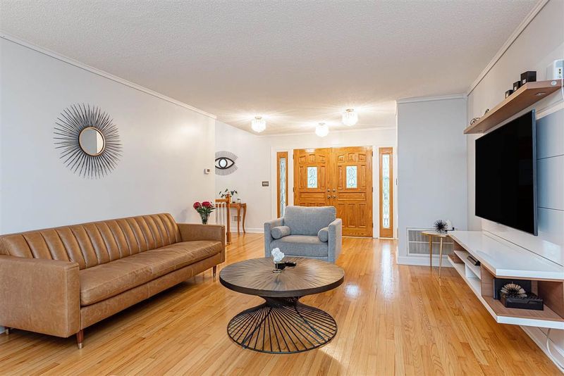 11617 Strickland Rd, Raleigh, NC 27613