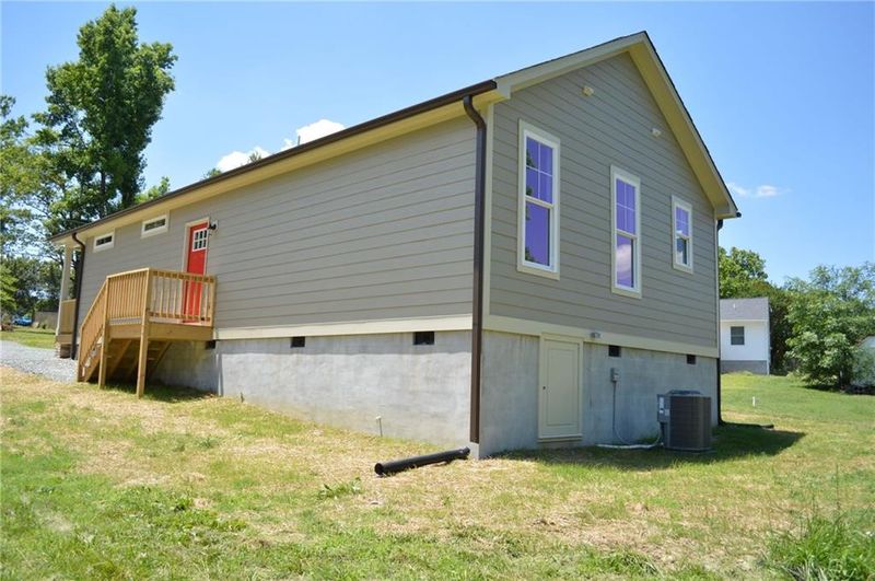 1163 N Riverview Dr, Burlington, NC 27217