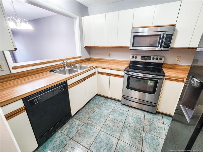 1165 Windham Ct, Fayetteville, NC 28303
