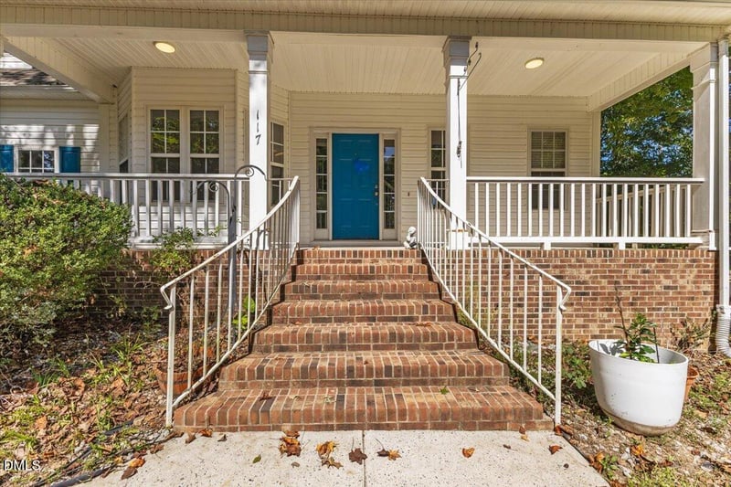 117 Lake Point Dr, Clayton, NC 27527