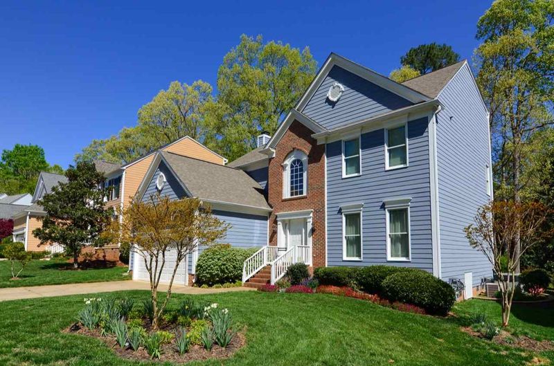 117 Strathburgh Ln, Cary, NC 27518