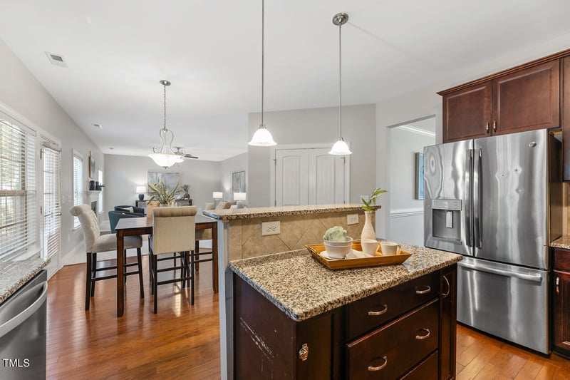 117 Woodlark Ln, Holly Springs, NC 27540