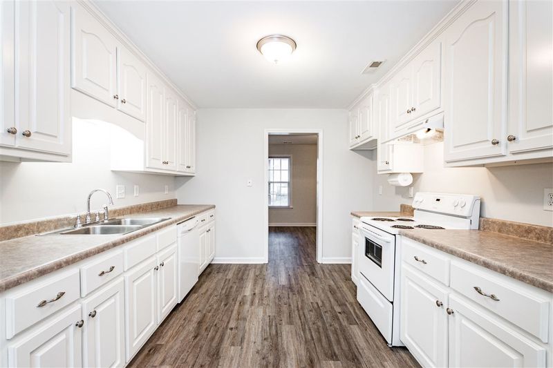 118 Blackthorne Ct, Clayton, NC 27520