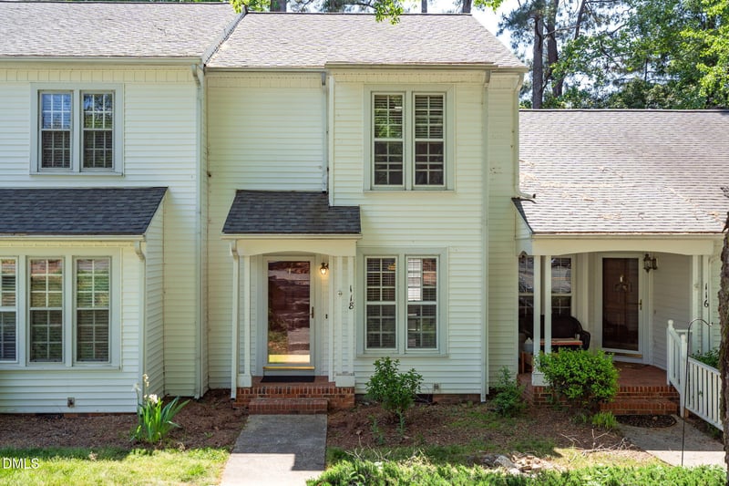118 Greenmont Ln, Cary, NC 27511