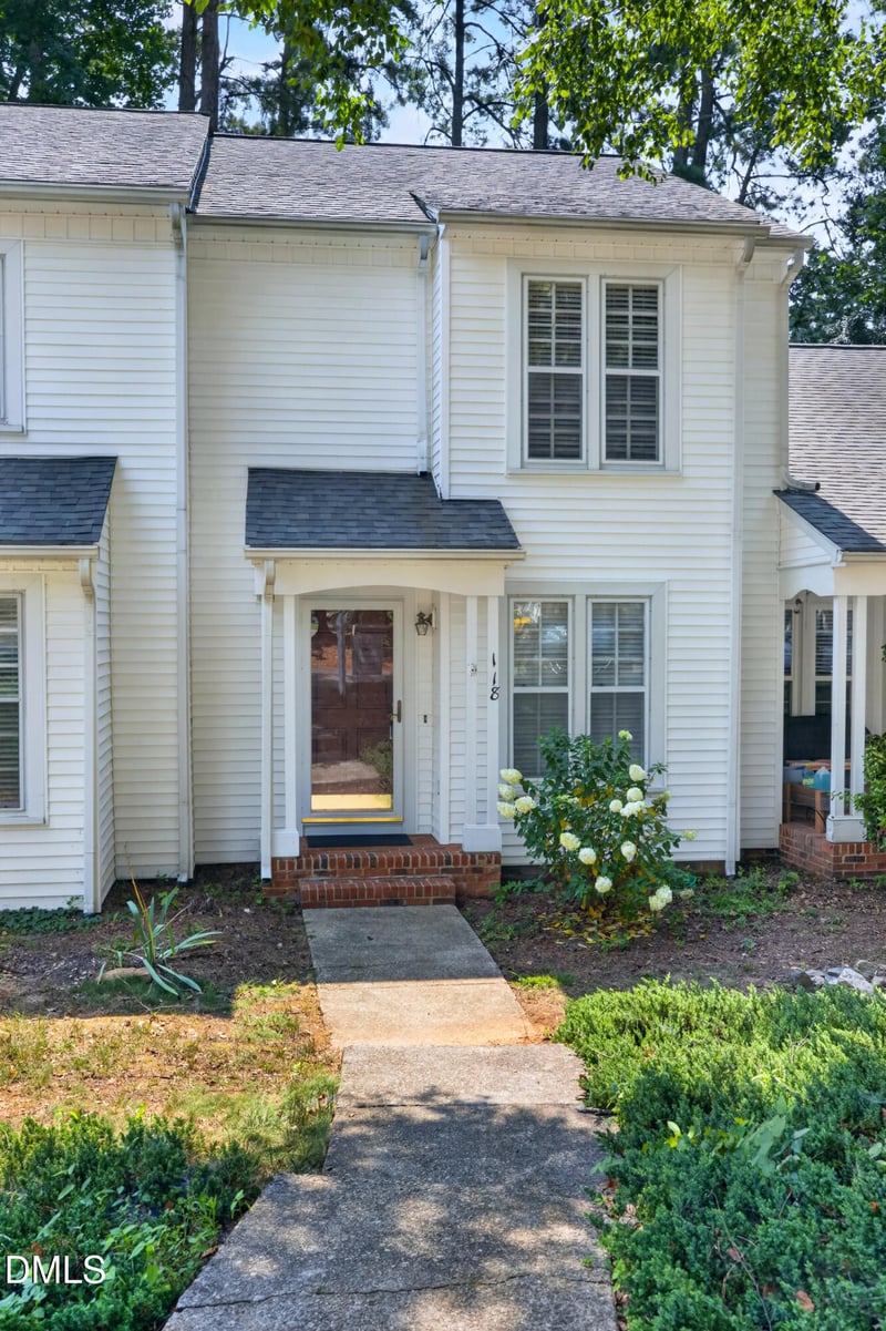 118 Greenmont Ln, Cary, NC 27511