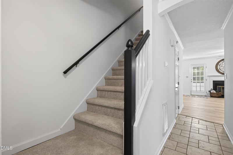 118 Greenmont Ln, Cary, NC 27511