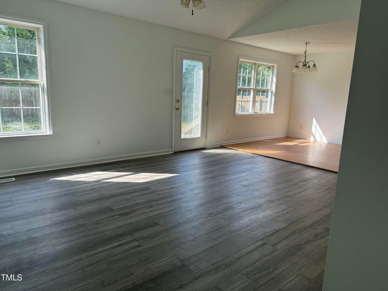 118 Hawthorn Dr, Clayton, NC 27520