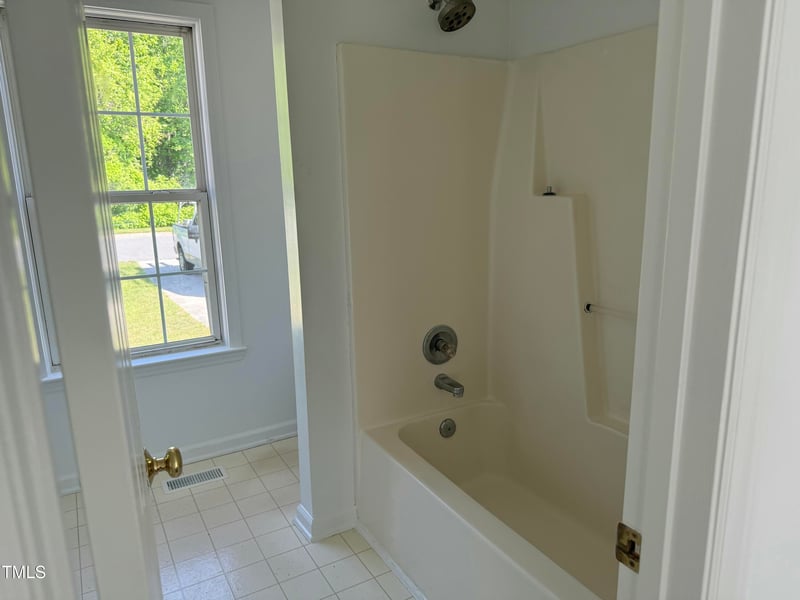 118 Hawthorn Dr, Clayton, NC 27520
