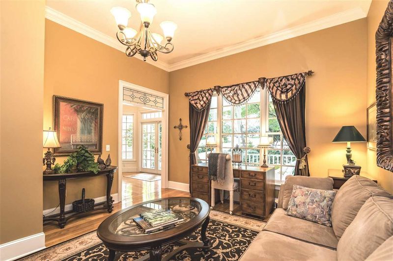 118 Large Oaks Dr, Cary, NC 27518