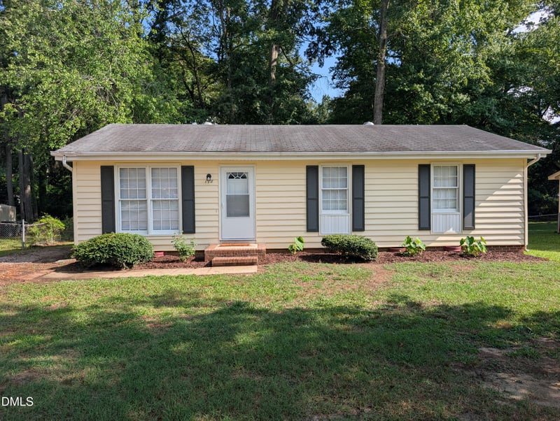 118 Mciver St, Zebulon, NC 27597