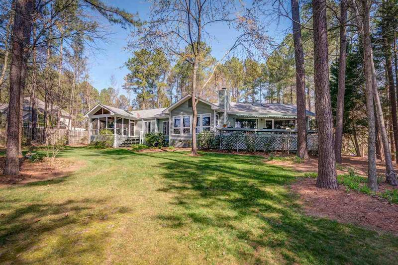 118 Nottingham Dr, Chapel Hill, NC 27517