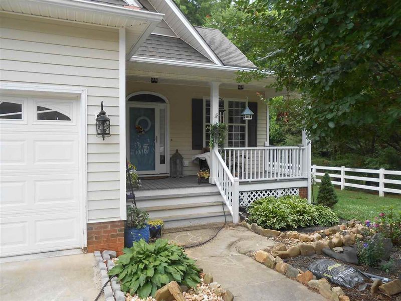118 Oak Park Dr, Benson, NC 27504