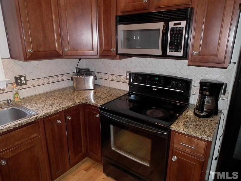 118 E Ransom St, Fuquay Varina, NC 27526