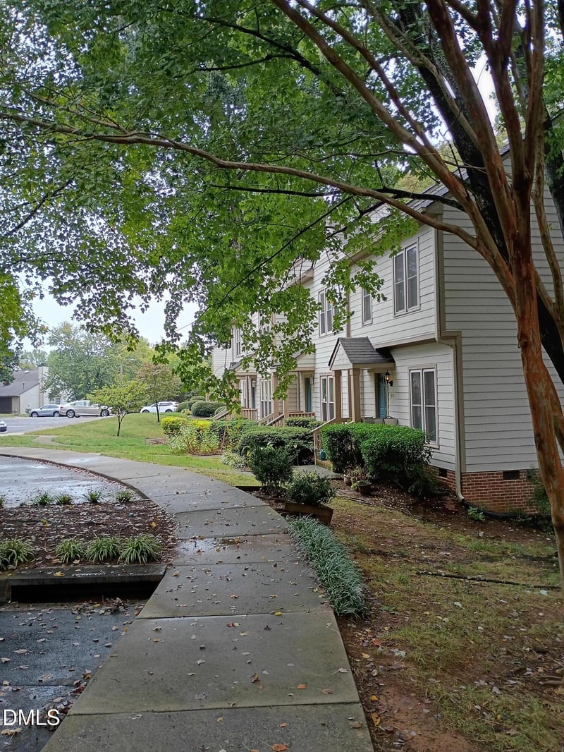 118 Windbyrne Dr, Cary, NC 27513