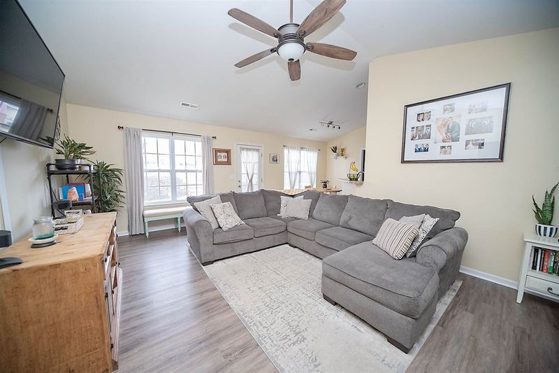 1181 Maple Ridge Dr, Burlington, NC 27217