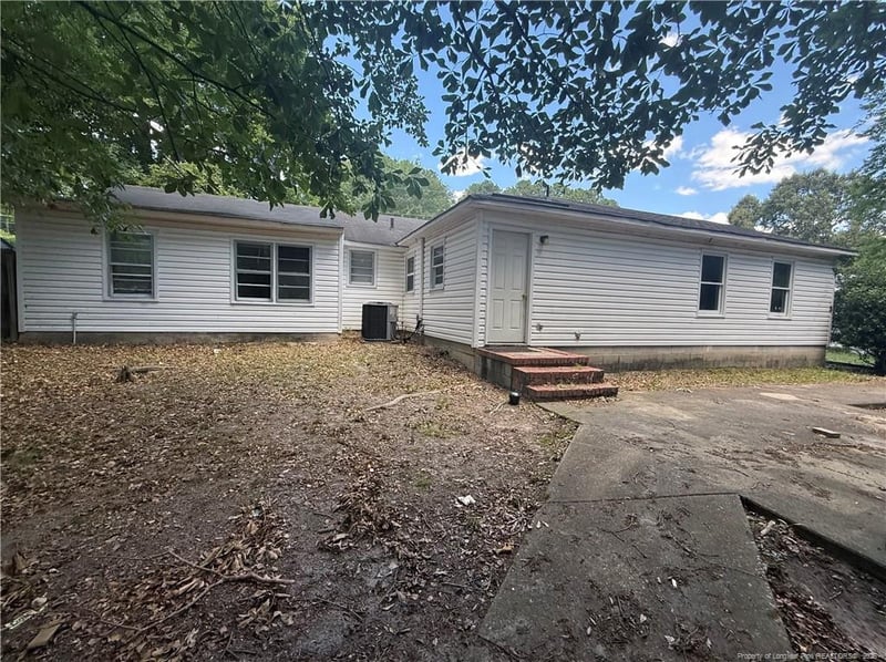 1181 Torrey Dr, Fayetteville, NC 28301
