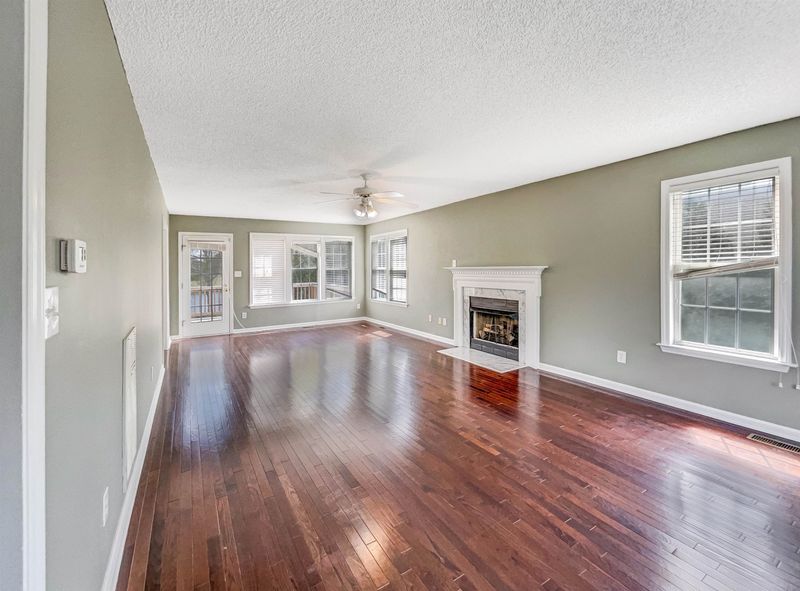 119 Glasgow Dr, Clayton, NC 27520
