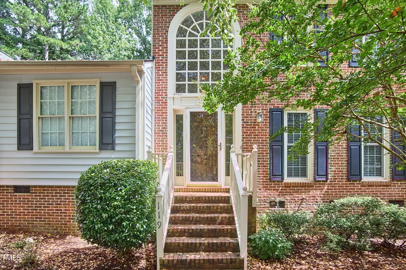 119 Heatherwood Dr, Apex, NC 27502