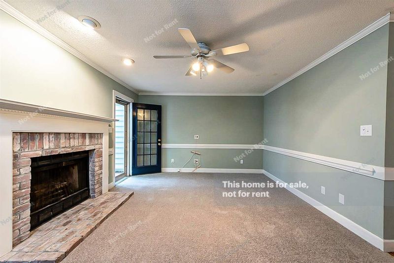 119 Hedgerow Ct, Cary, NC 27513