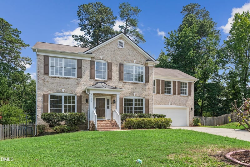 119 Holmhurst Ct, Cary, NC 27519