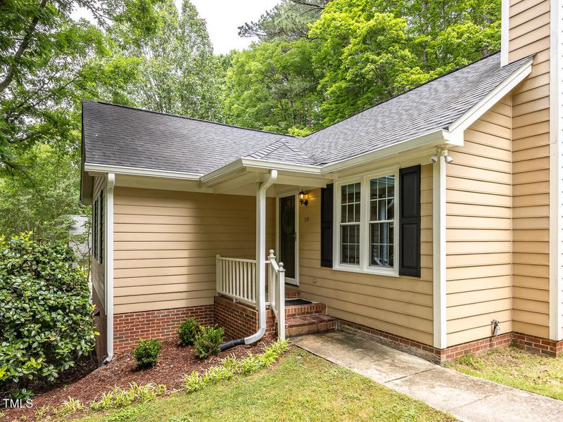 119 Rock Pointe Ln, Cary, NC 27513