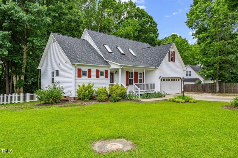 119 Valleycastle Ct, Clayton, NC 27520