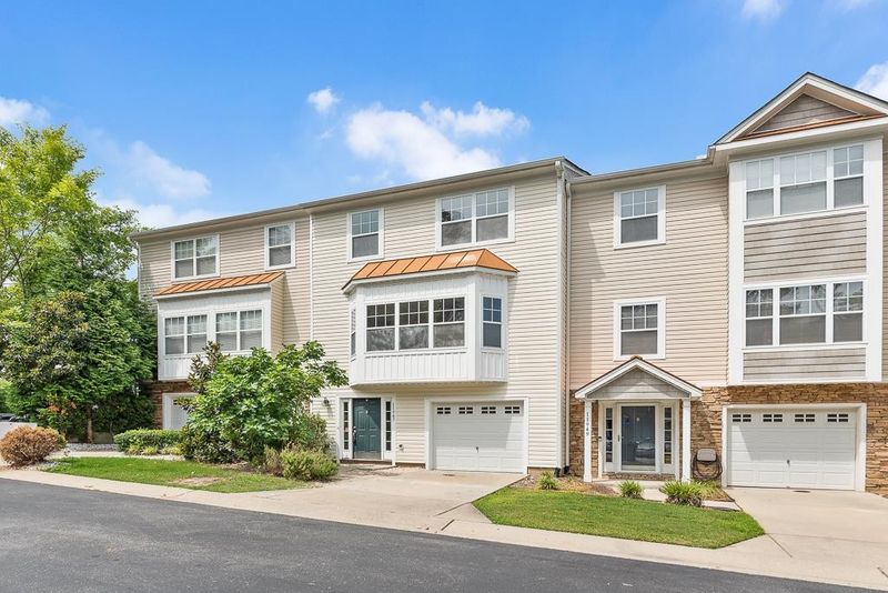 11947 Field Towne Ln, Raleigh, NC 27614