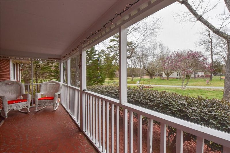 1197 N Graham Hopedale Rd, Burlington, NC 27217