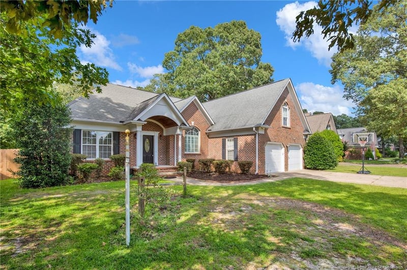 1199 Hunters Trl, Hope Mills, NC 28348