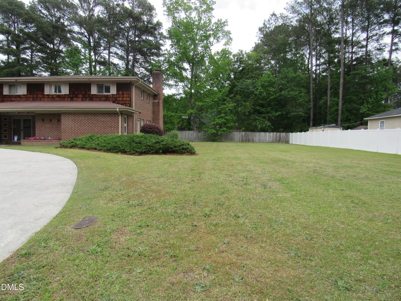 12 Cedar Dr, Smithfield, NC 27577