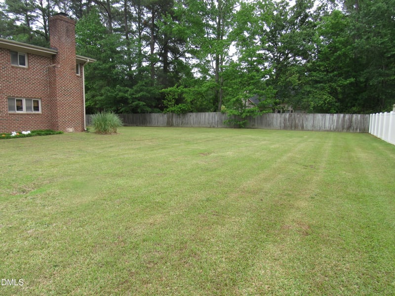 12 Cedar Dr, Smithfield, NC 27577