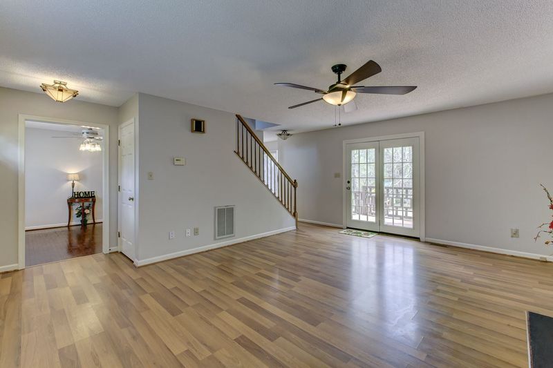 12 Hummingbird Ln, Durham, NC 27712