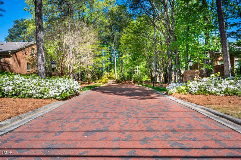 12 Innisfree Dr, Durham, NC 27707