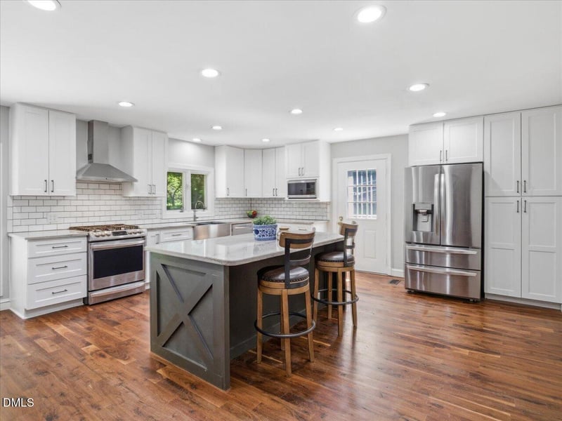 12 Lanier Dr, Chapel Hill, NC 27517