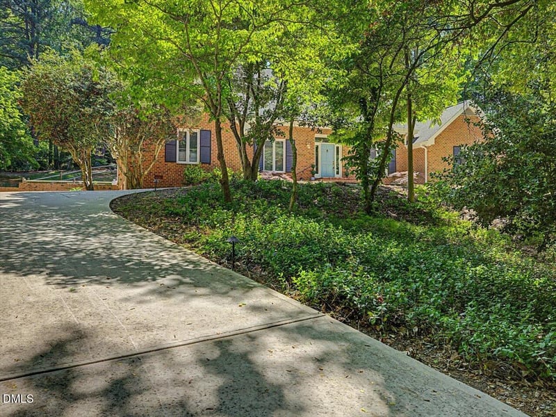 12 Lanier Dr, Chapel Hill, NC 27517
