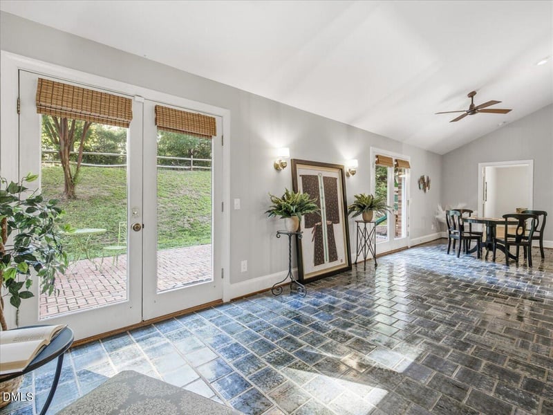 12 Lanier Dr, Chapel Hill, NC 27517