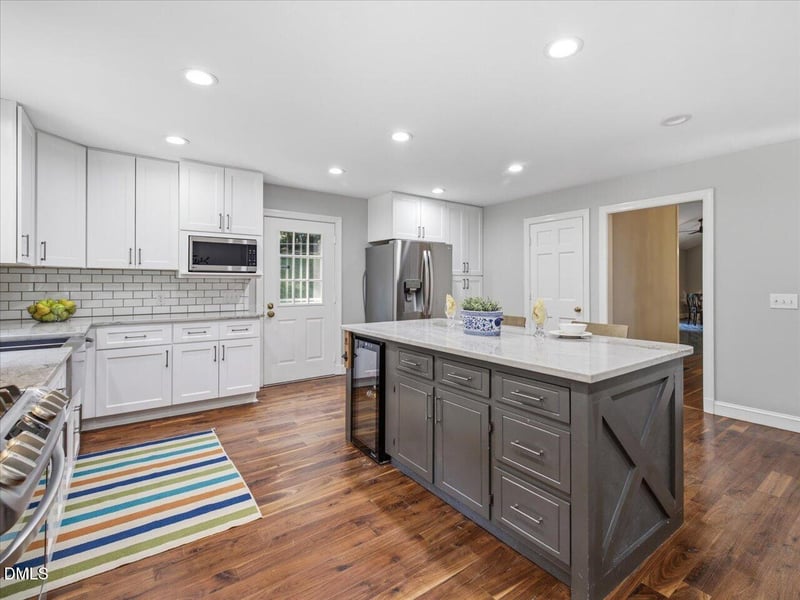 12 Lanier Dr, Chapel Hill, NC 27517